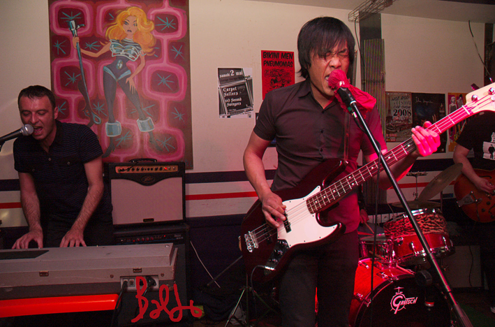 60-2-swingers-01-05-09_113