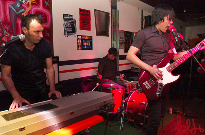 60-2-swingers-01-05-09_119
