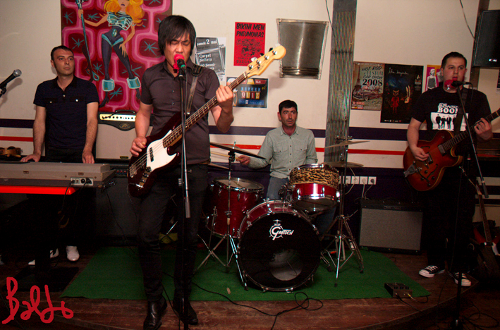 60-2-swingers-01-05-09_87