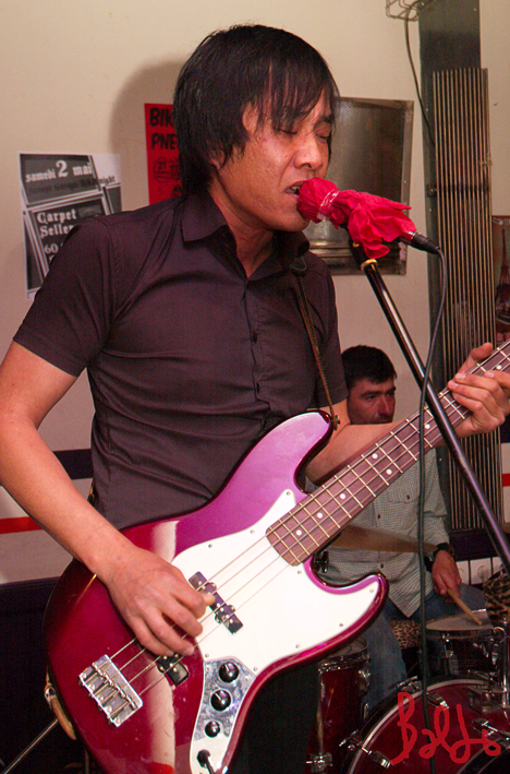 60-2-swingers-01-05-09_90