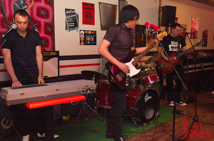 60-2-swingers-01-05-09_93